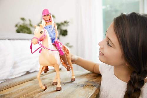 Barbie Puppe im Bild: Barbie Puppe und Pferdespielzeug