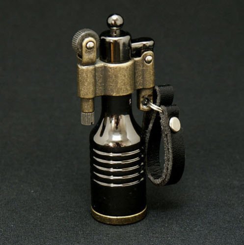 Tischfeuerzeug im Bild: Gravitis Einzigartiges Benzin-Feuerzeug im Vintage Look