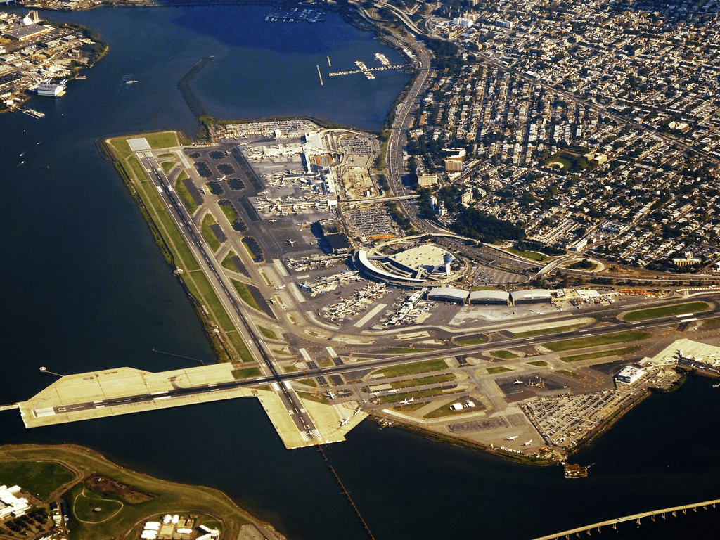LaGuardia Airport (LGA)