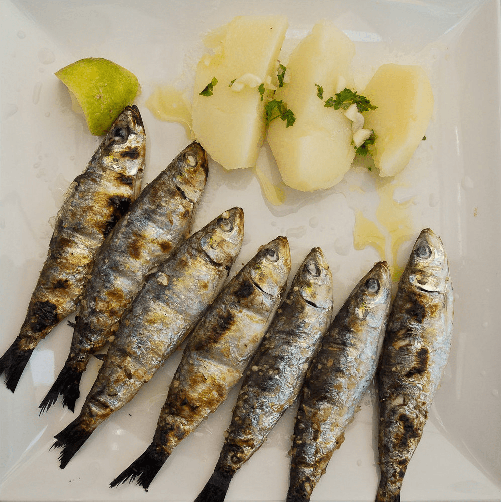 Sardinhas Assadas (grilled sardines)